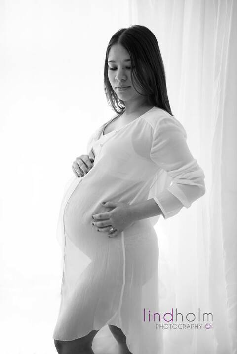 gravidfotografering i studion i stockholm. gravidfoto tullinge, gravidfoto huddinge, fineart maternity photography