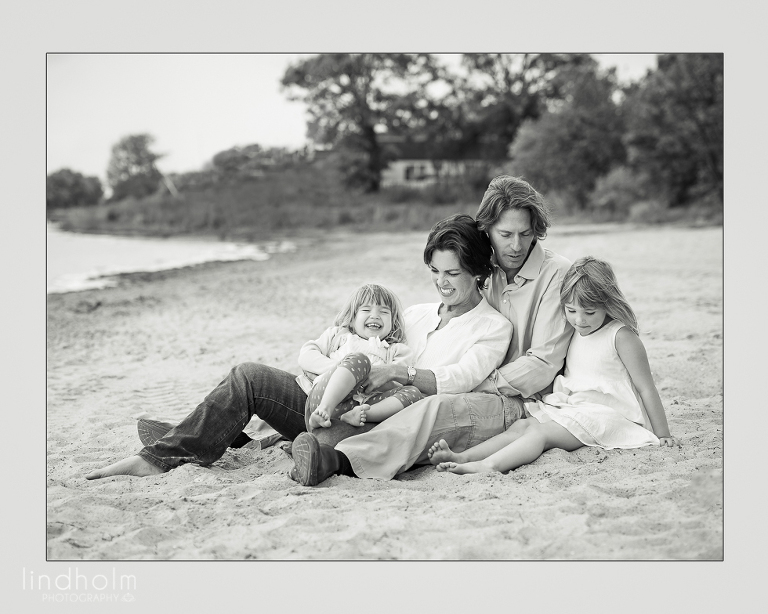 familjefotografering på stranden, syskonfotografering i studio, barnfotografering, familjefoto, barnfoto, fotograf stockholm