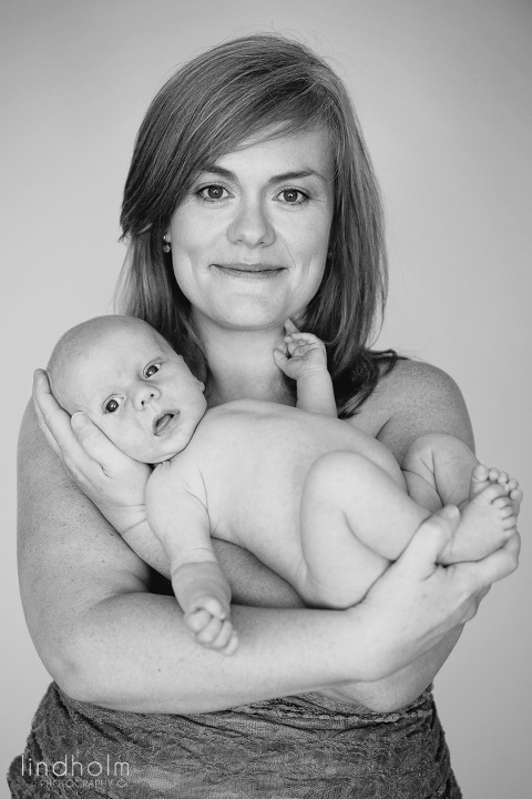 nyföddfotografering i studio tullinge stockholm,  nyföddfoto, barnfoto, fotograf stockholm