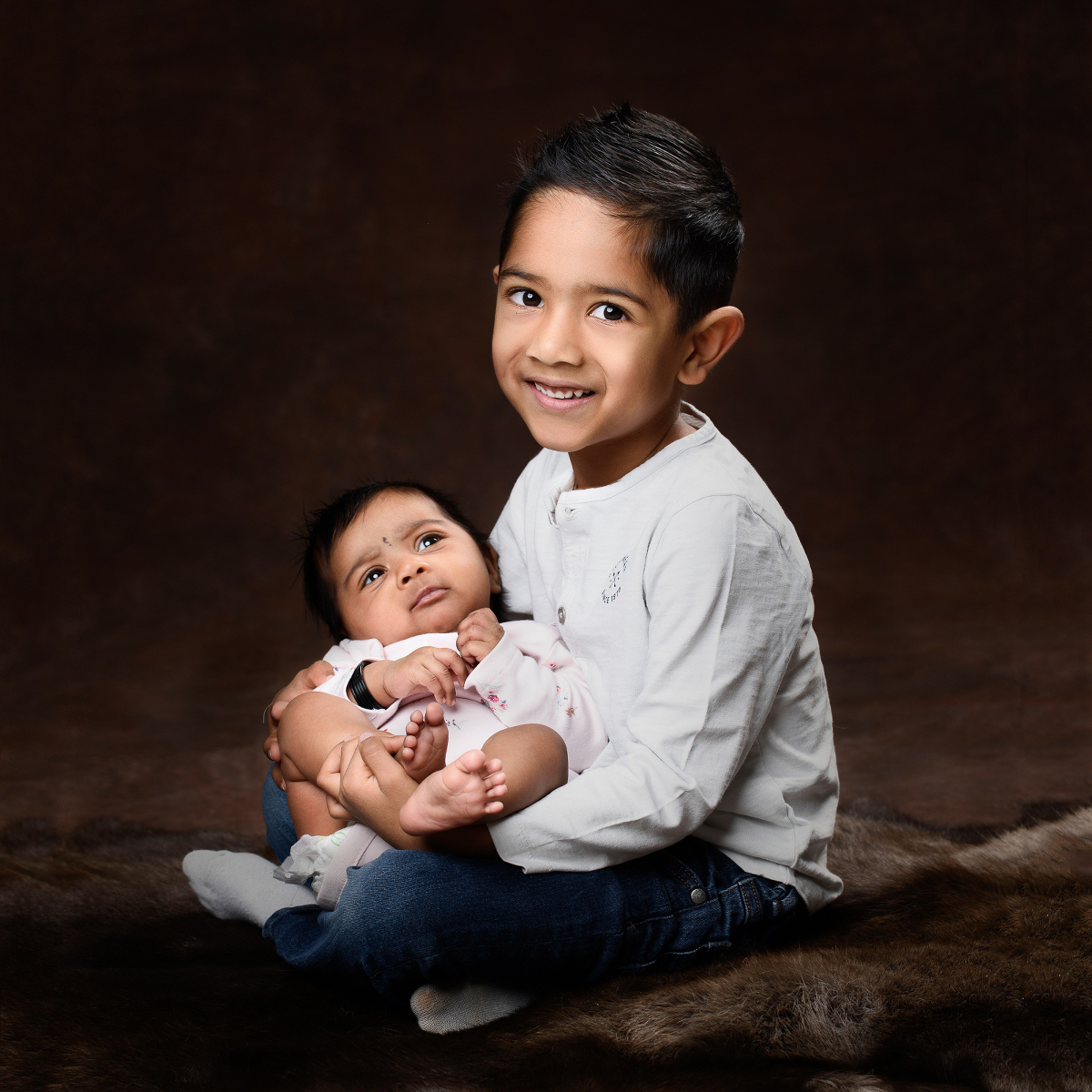 nyföddfotografering, fotograf tullinge, utomhus barnfotografering, barnfotograf stockholm,. porträttfotograf stockholm. syskonfotografering, familjefotofoto stockholm, babyfoto, nyföddfotografering stockholm, tullinge, terri lindholm, lindholm photography