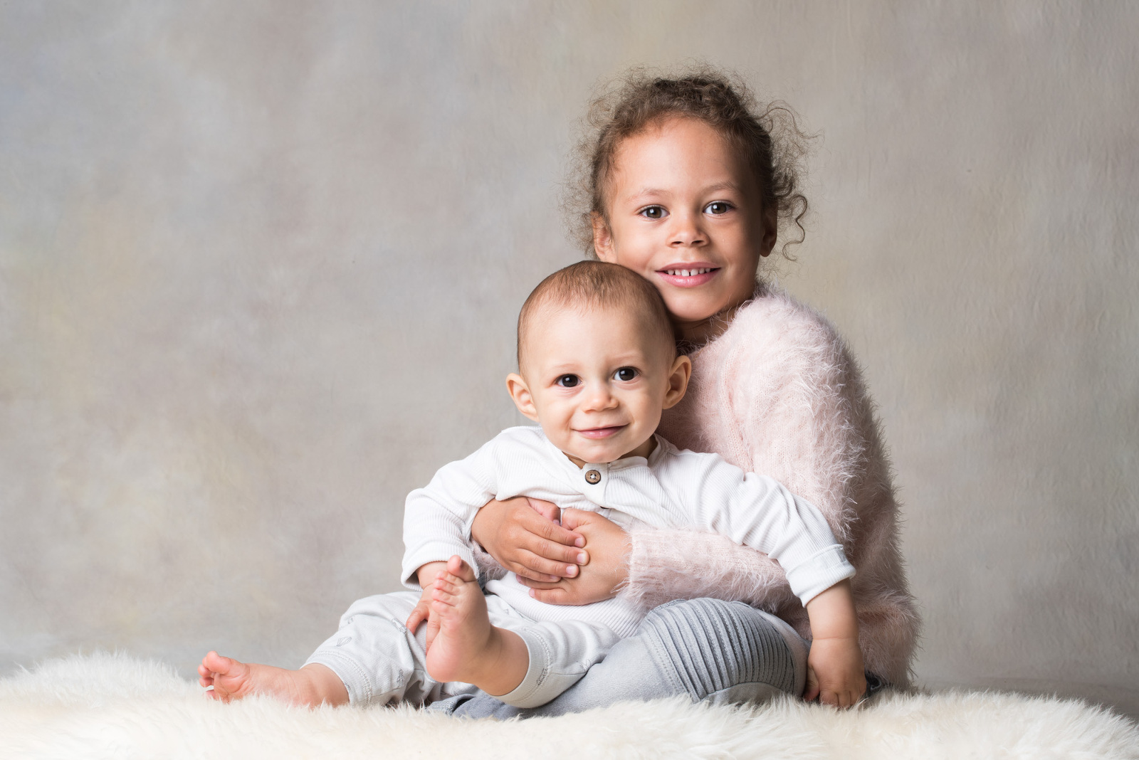 syskonfoto, 1-årsfotografering, familjefotografering stockholm, barnfoto, barnfotografering stockholm, babyfoto, bebisfotografering, barnfotograf, fotograf stockholm, fotograf tullinge, terri lindholm, lindholm photography