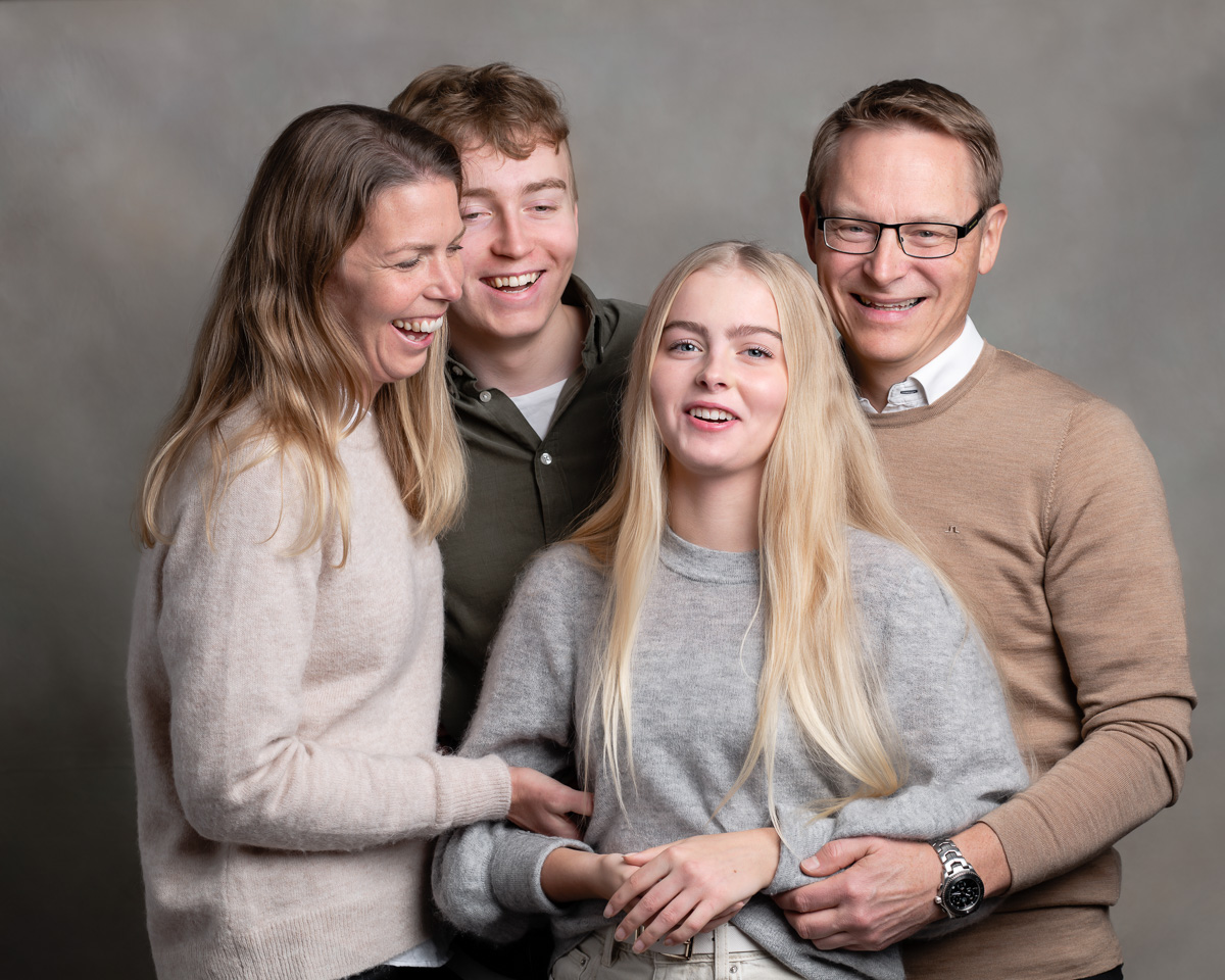 barnfoto, Porträttfoto, barnfotograf stockholm, fineart portraits, stylade fotografering, model för en dag fotografing stockholm, fotograf tullingfamiljefoto, e