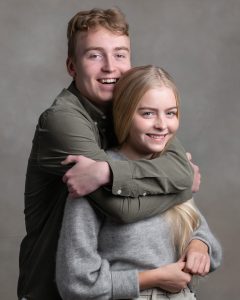 syskonfoto, barnfoto, Porträttfoto, barnfotograf stockholm, fineart portraits, stylade fotografering, model för en dag fotografing stockholm, fotograf tullinge