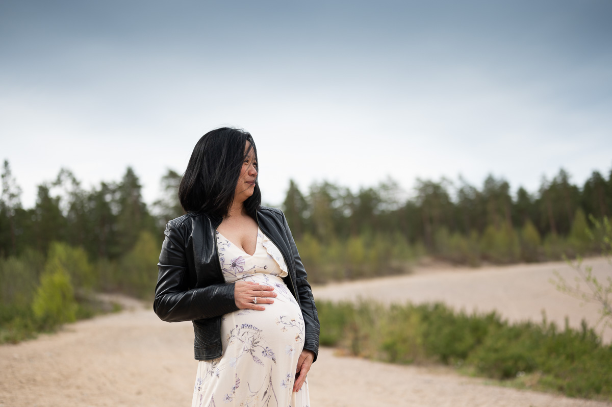 gravidfoto utomhus, fotograf terri lindholm