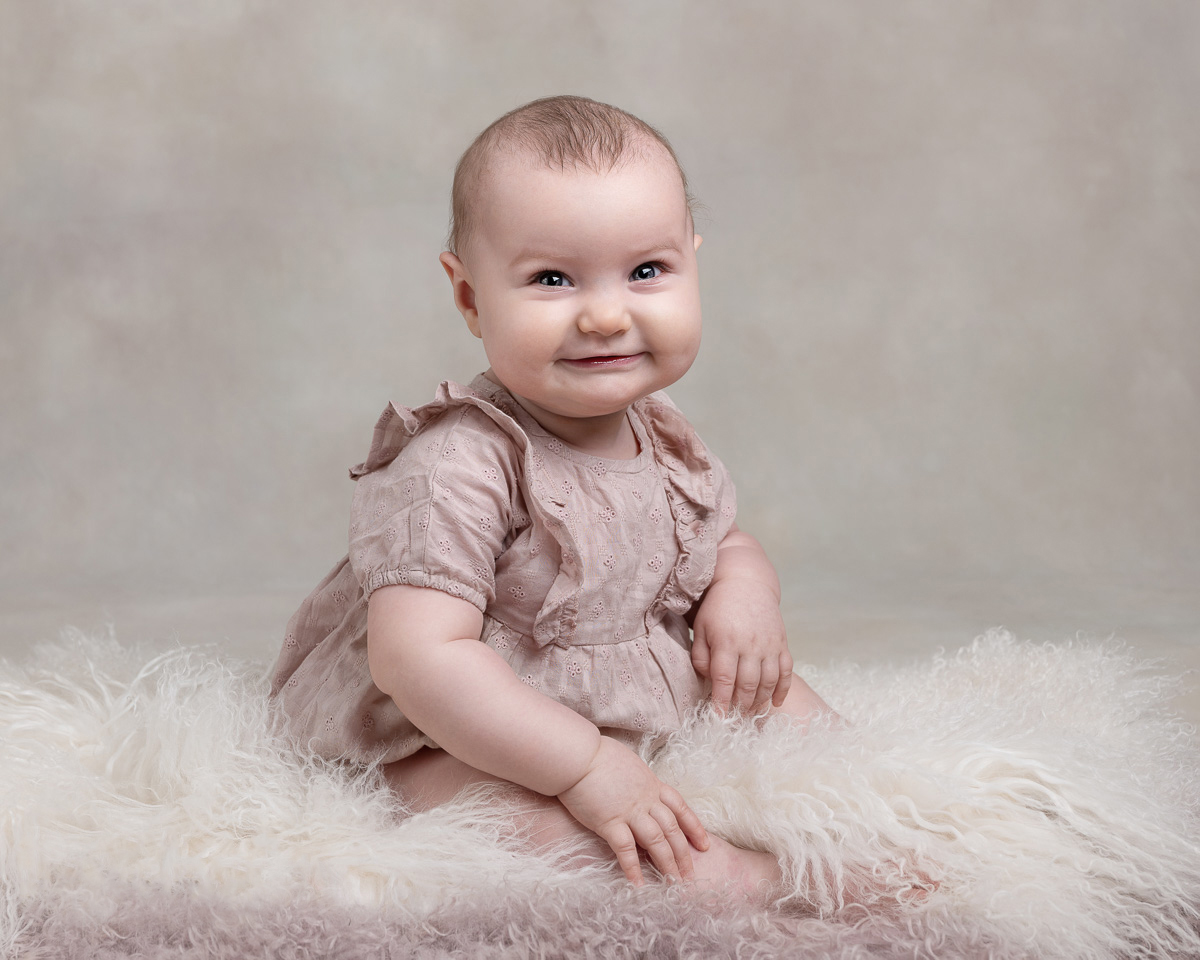 babyfoto med 6 månaders flicka