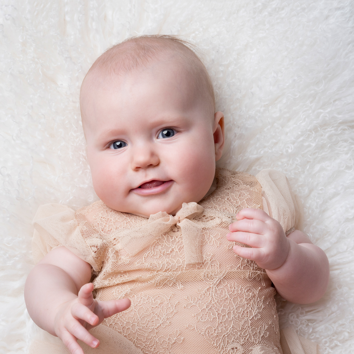 babyfoto, spädbarnsfoto, barnfotograf stockholm,. porträttfotograf stockholm. syskonfotografering, familjefotofoto stockholm, babyfoto, nyföddfotografering stockholm, tullinge, terri lindholm, lindholm photography