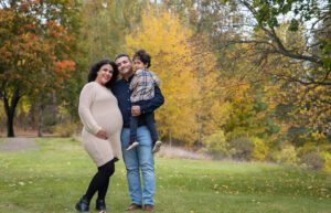 utomhus familjefotografering gravidfotot