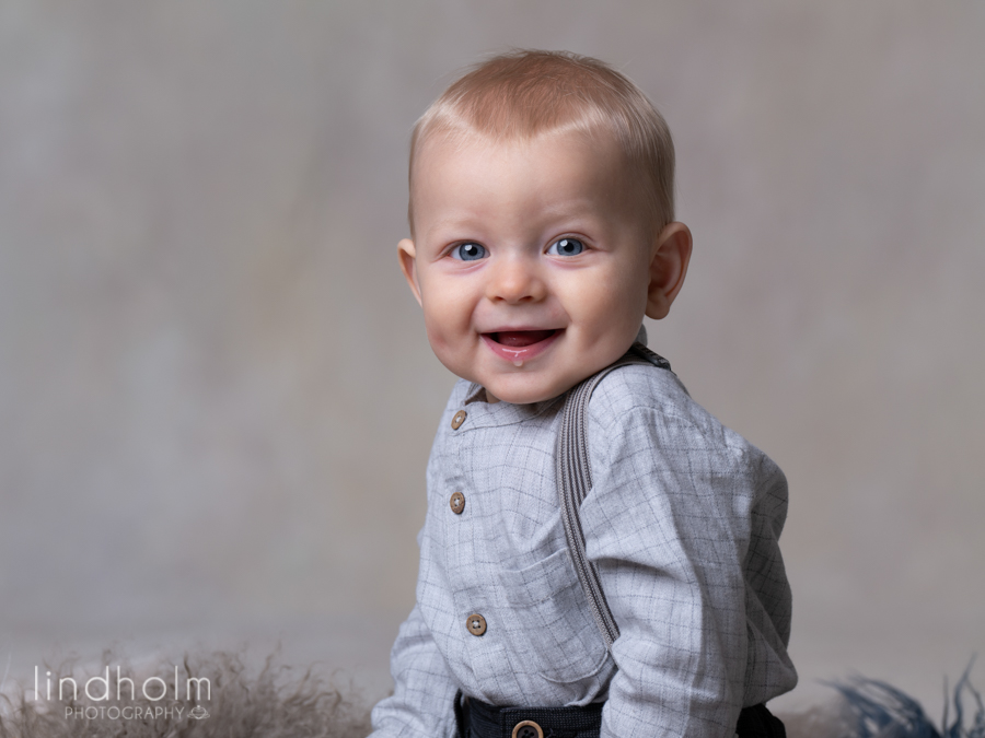 Babyfoto i studio tagit av terri lindholm, fotograf i stockholm