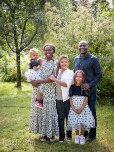 1 års fotografering, utomhusfotografering tullinge, tullinge, fotograf tullinge, barnfoto, familjefotografering