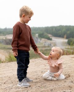 1 års fotografering, utomhusfotografering tullinge, tullinge, fotograf tullinge, barnfoto, familjefotografering