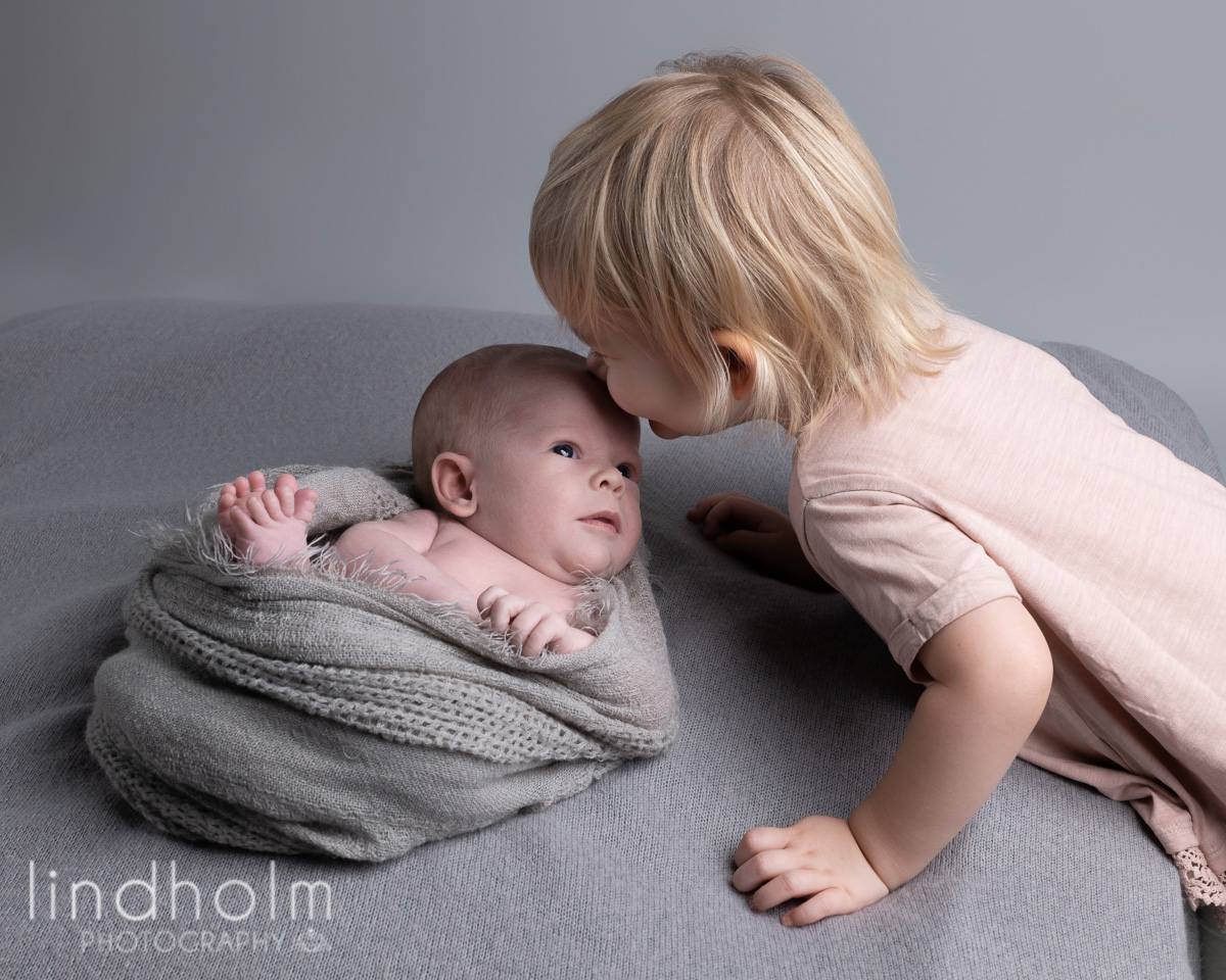 Nyföddfoto, nyfödd foto, nyföddfotografering, fotograf stockholm, nyföddfoto med syskon