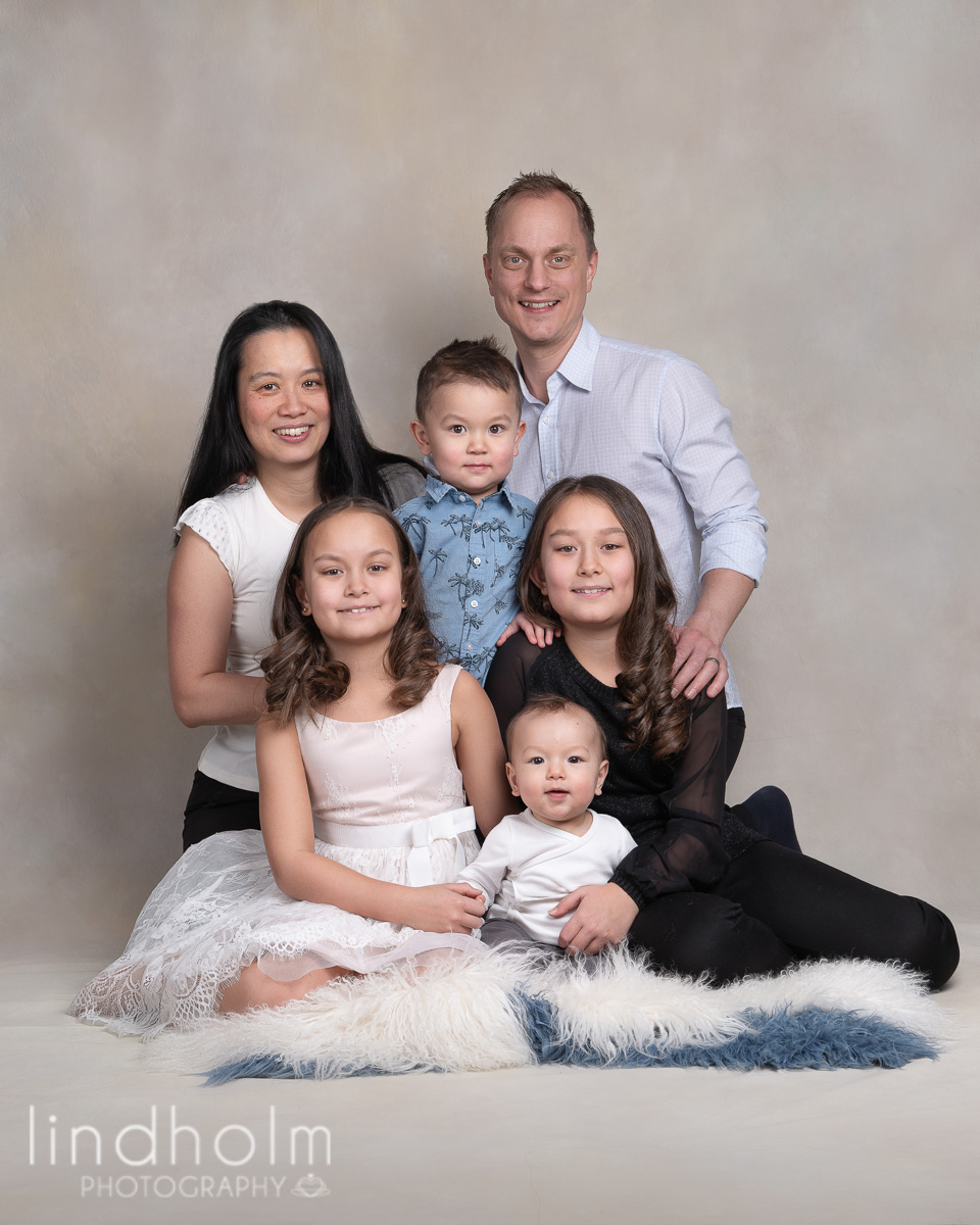 familjefotografering i studio, syskonfoto