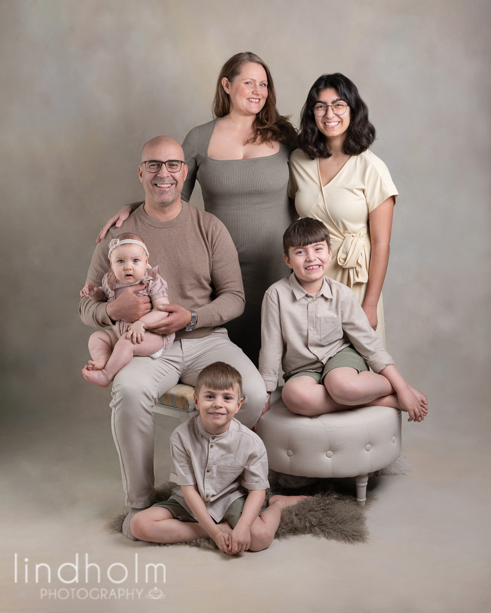 familjefotografering i studio, syskonfoto